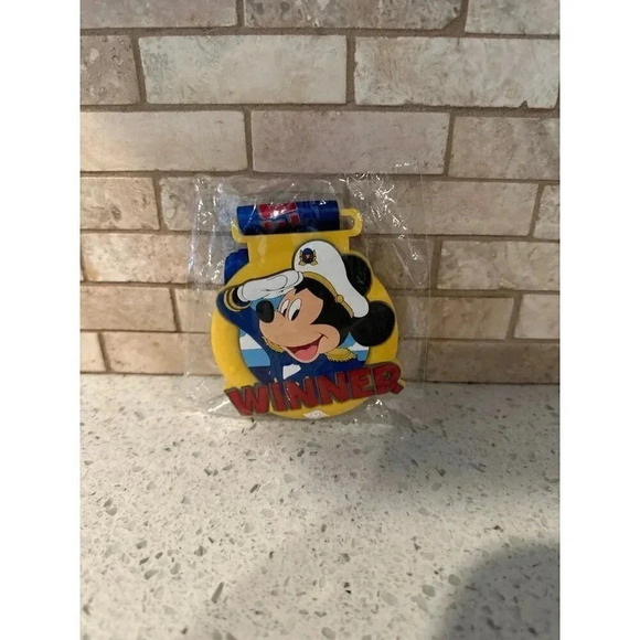Disney Cruise Line Trivia Winner Medal #115 - Picture 1 of 2
